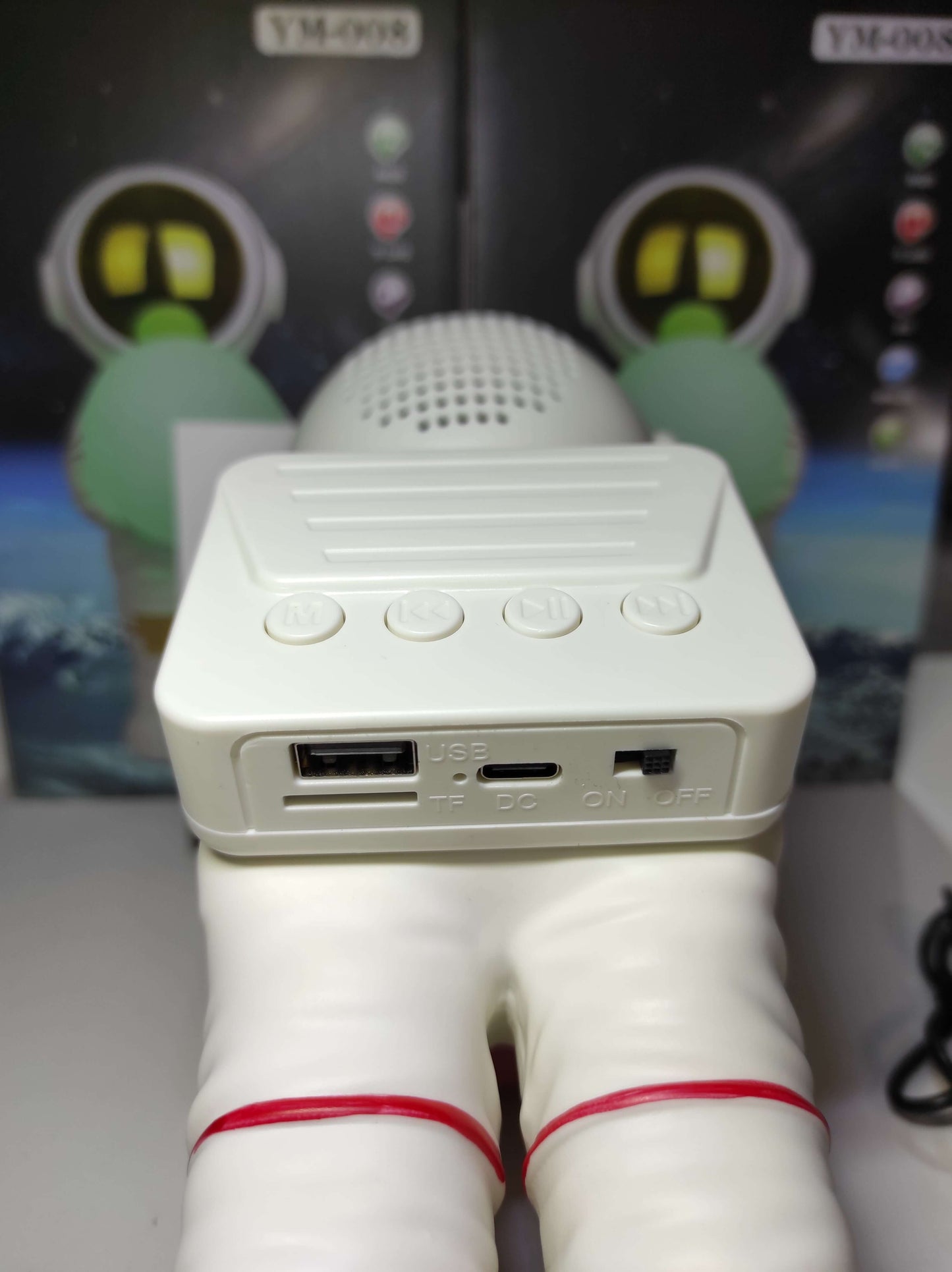 Astro Light: Lámpara de Astronauta con Altavoz Bluetooth